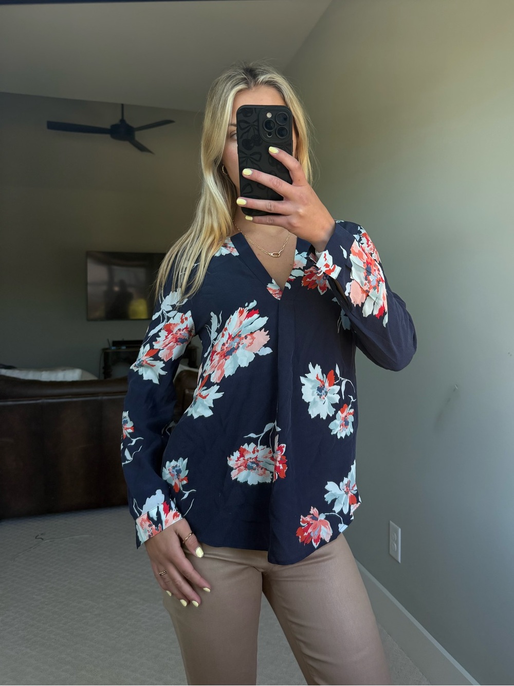 Womens Navy Floral V-Neck Long-Sleeve Blouse